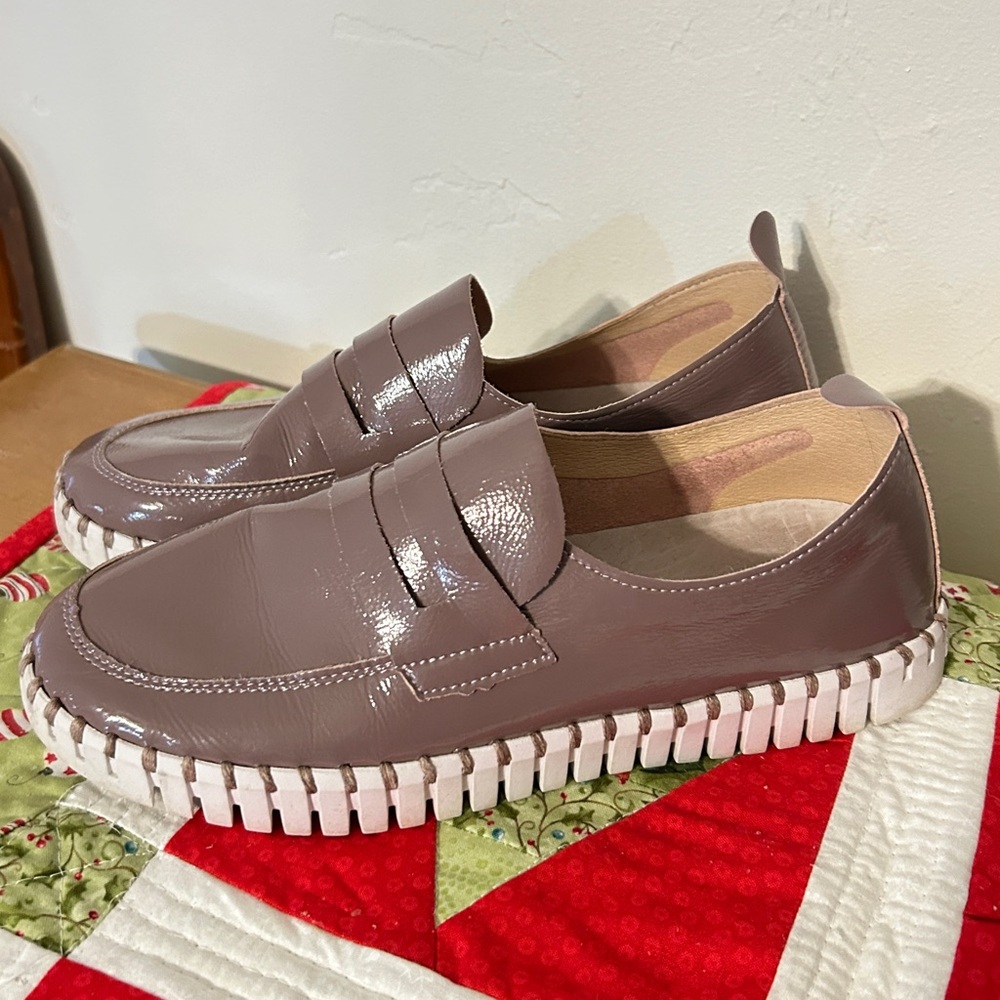 Isle Jacobsen Tulip Shoes